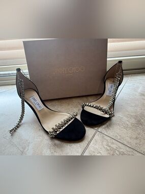 Jimmy Choo
Shiloh 60
Suede Crystal Embellishments Sandals